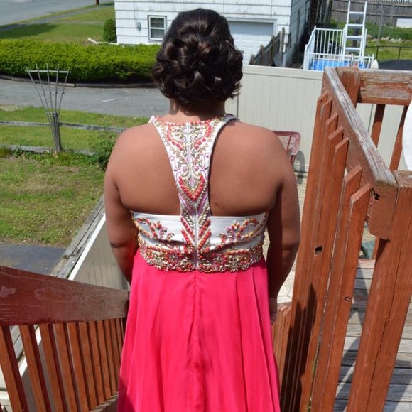 Prom dress. Size 20W but runs as an 18. - Picture 2 of 4